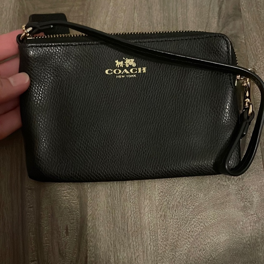 Small wristlet clutch